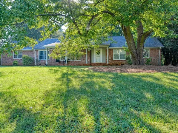 320 Fairlane Dr, Spartanburg, SC 29307