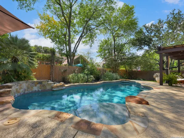 18039 SUMMER KNOLL DR, San Antonio, TX 78258