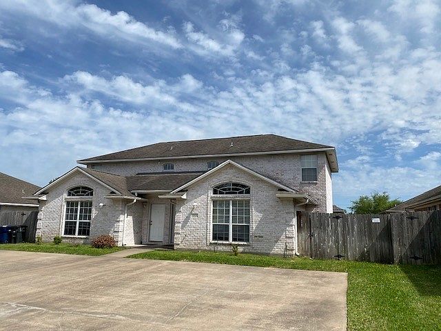 2nd image of 1008 Willow Pond Ct