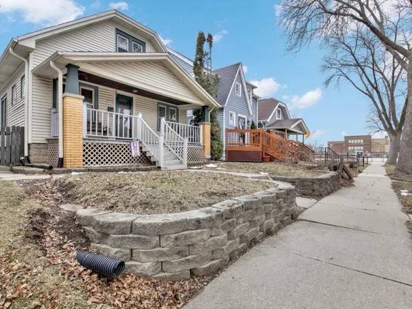 2215 S 73rd St, West Allis, WI 53219