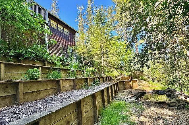240 Farrell Dr — Photo 10