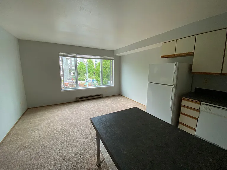 Adams Court Apartments — Photo 7