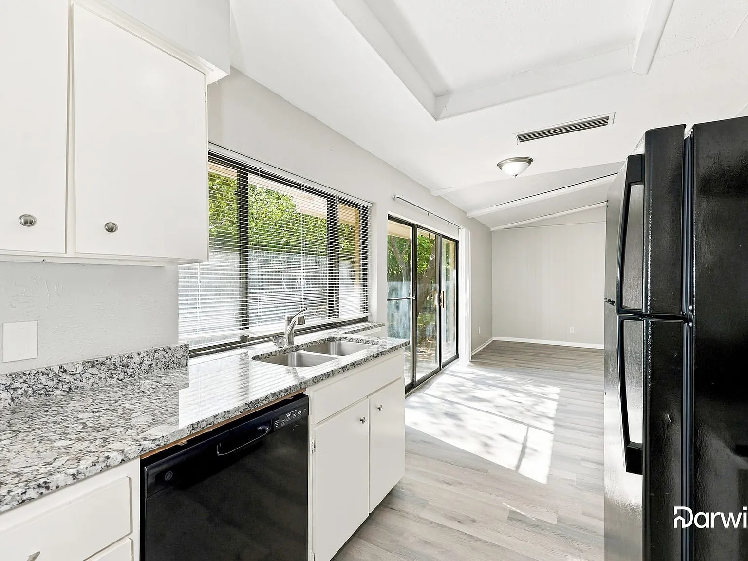 3 bed, 2.0 bath, 1283 sqft, $1,650 — Photo 3