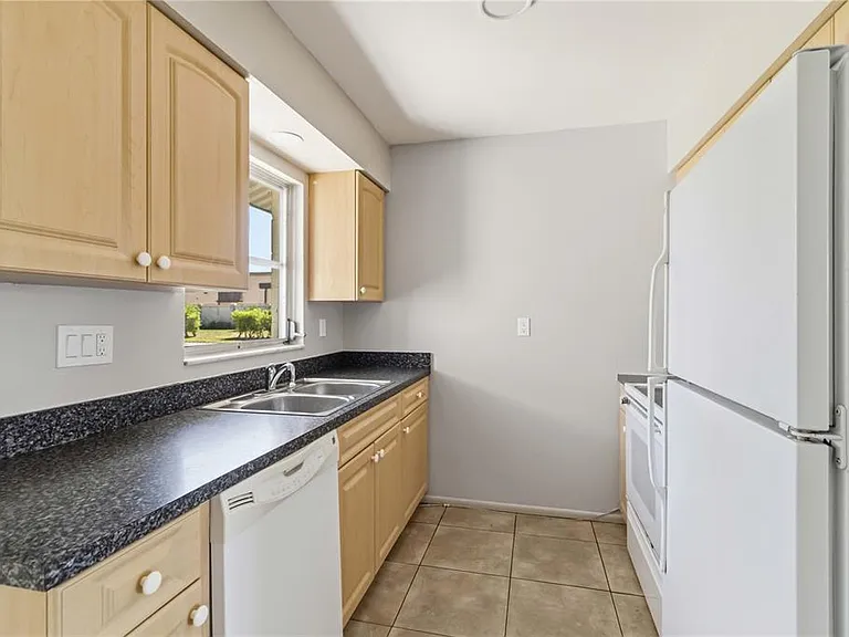 304 Lantana Ave — Photo 6