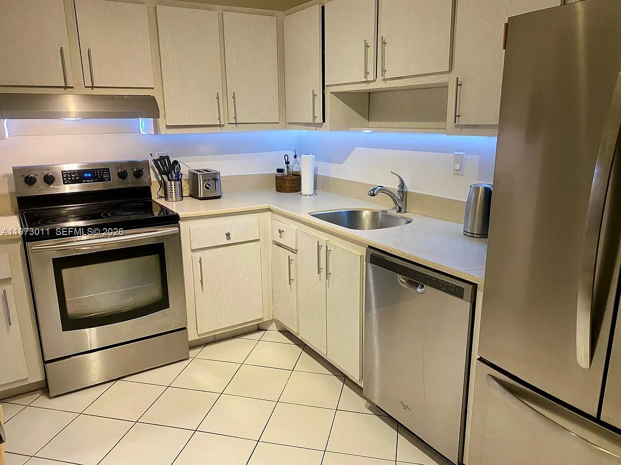 Arlen House East Condo — Photo 2