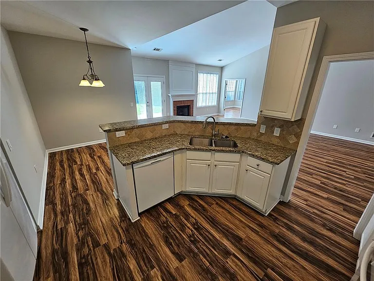 1550 Argonne Ln — Photo 3