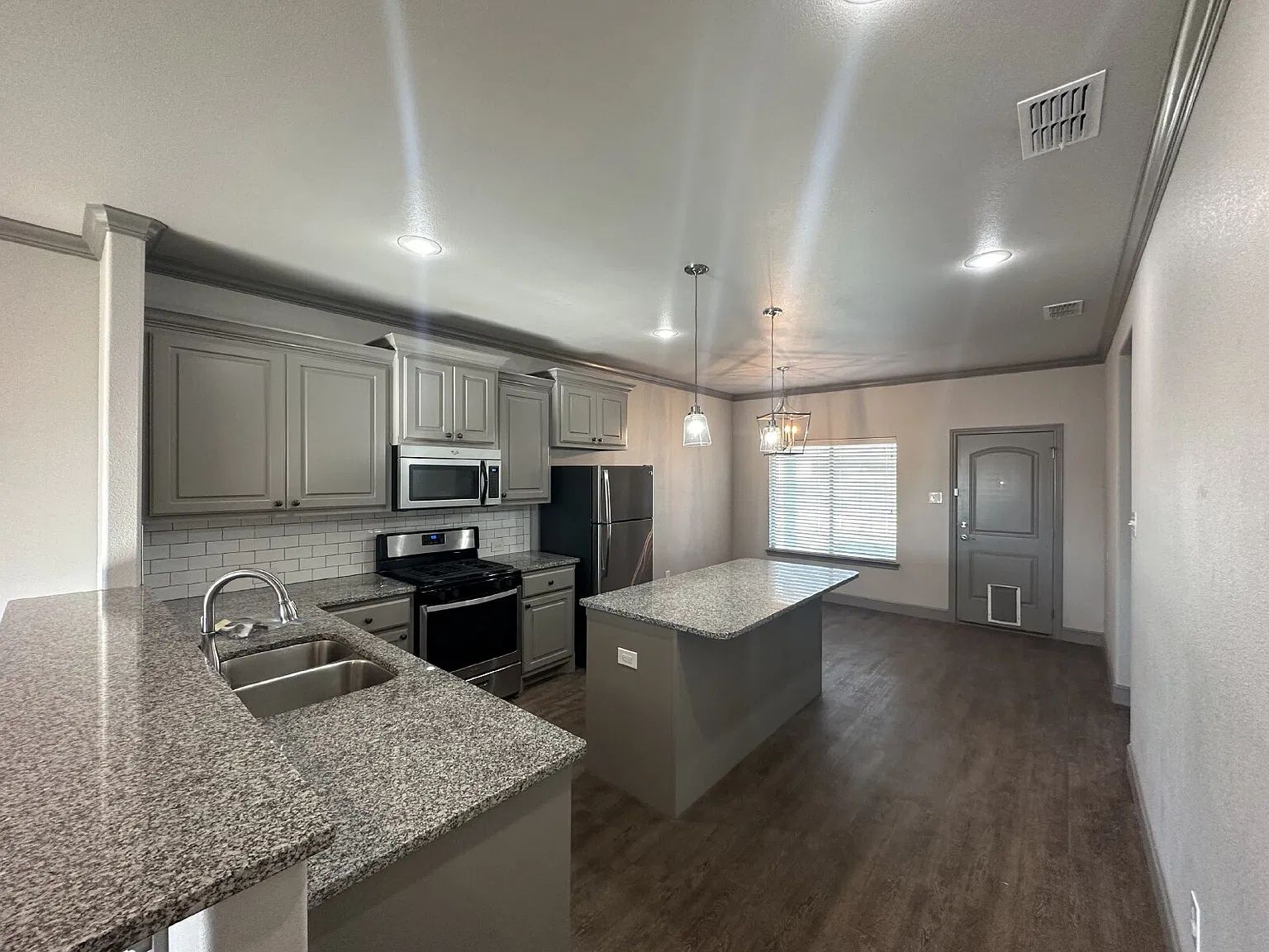 3 bed, 2.0 bath, 1550 sqft, $1,725 — Photo 4