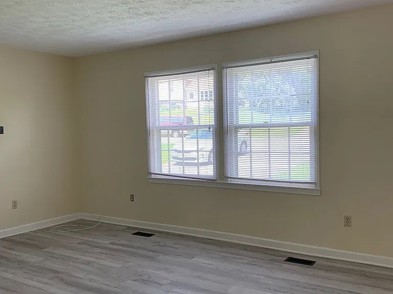 208 Woodbine Dr — Photo 8