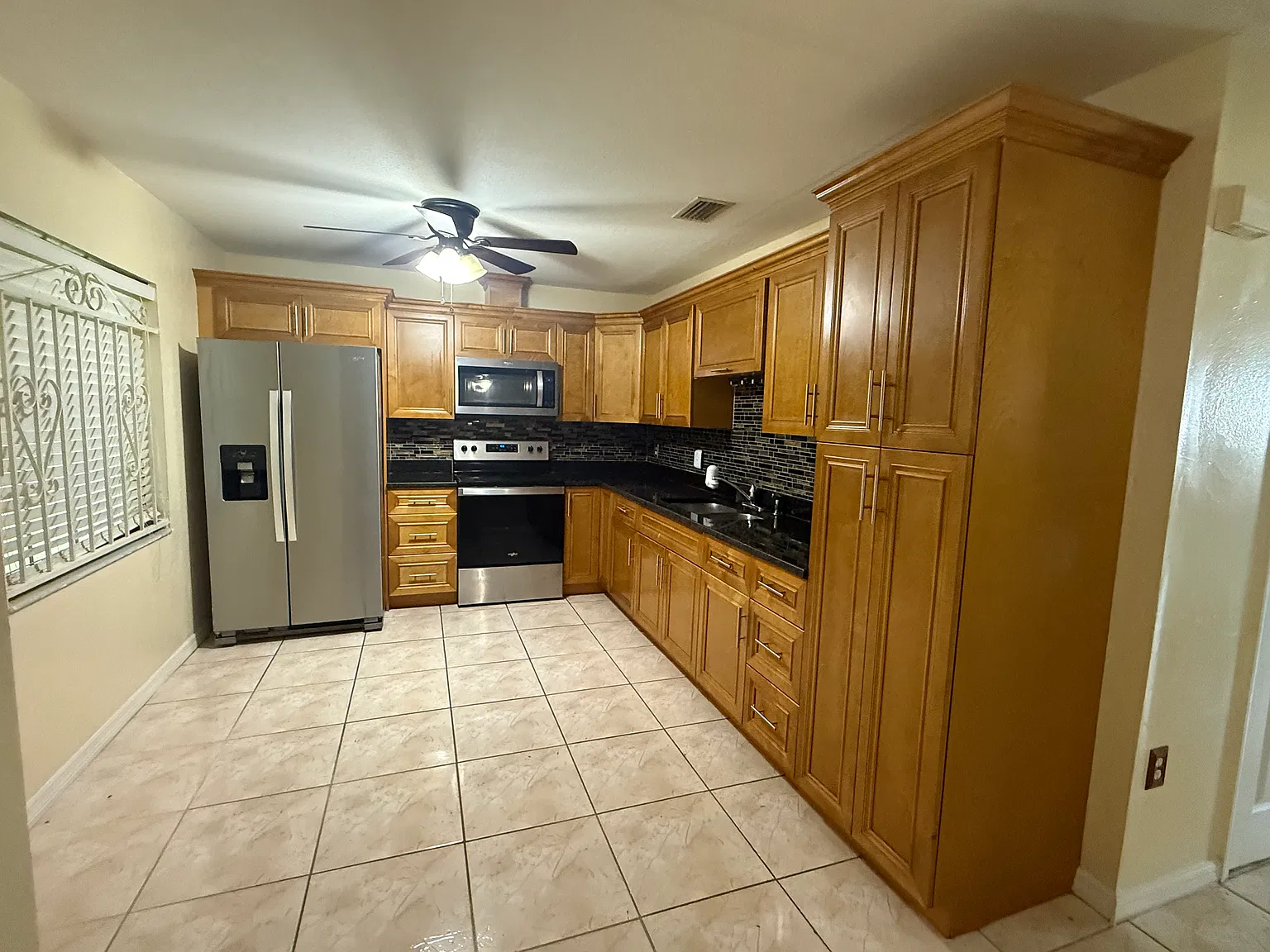 2 bed, $1,600 — Photo 2