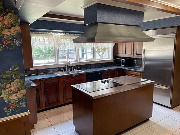 4th image of 222 Hollywood Dr