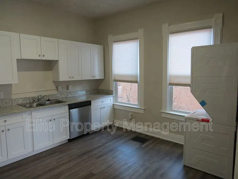 1 bed, 1.0 bath, $895 — Photo 4