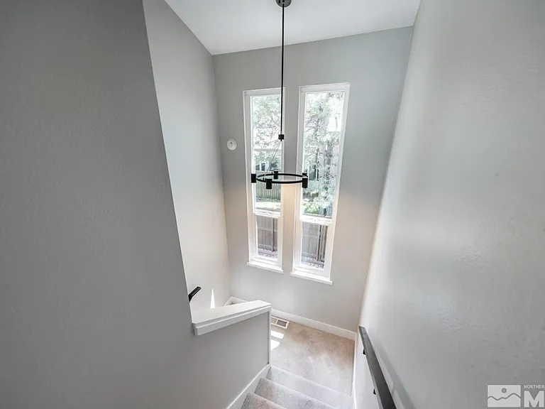 430 Angela Pl — Photo 6