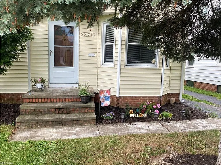 23717 E Oakland Rd — Photo 3
