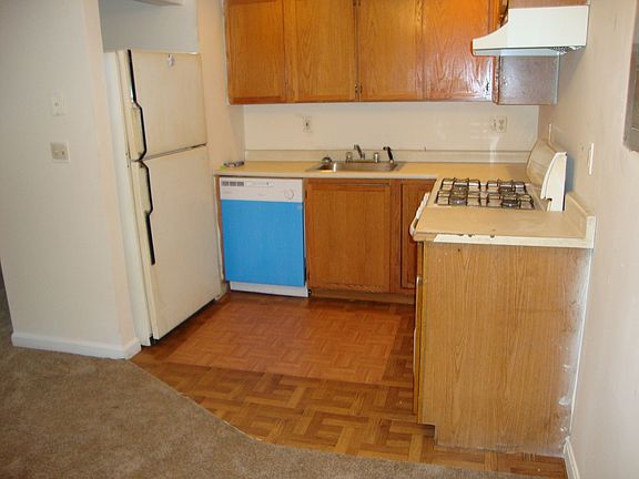3rd image of 28 Weymouth St APT 16