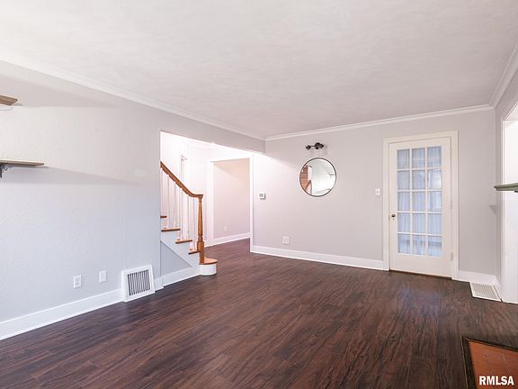 3rd image of 319 W Corrington Ave
