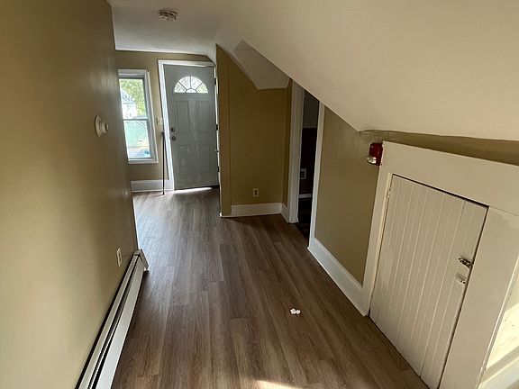4th image of 32 Peck St APT 3