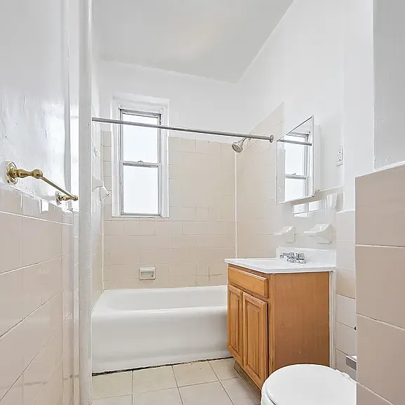 2301 Benson Ave #A31 — Photo 4