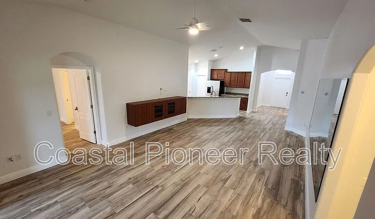 11404 Holmbridge Ln — Photo 28