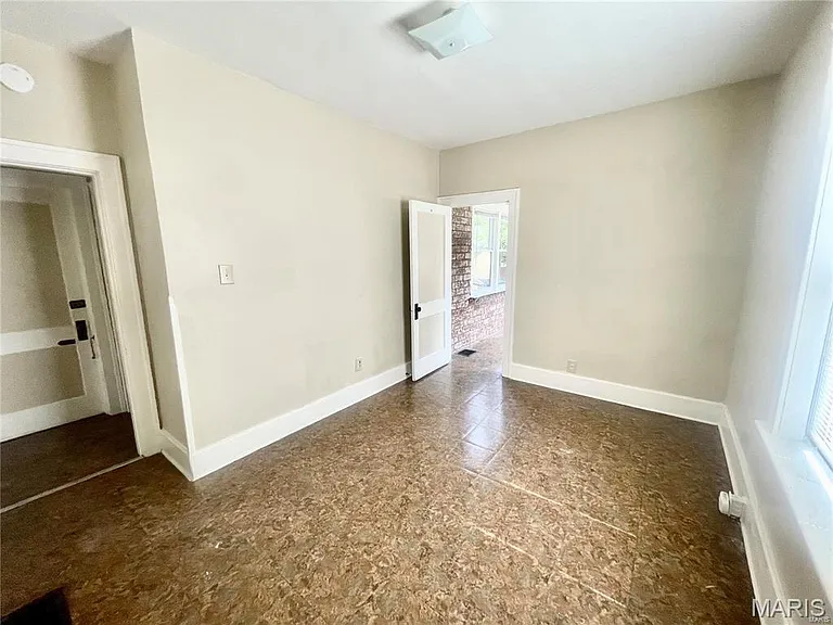2406 Edison Ave — Photo 32