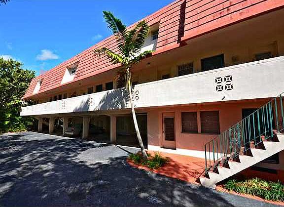 3rd image of 335 Navarre Ave APT 2