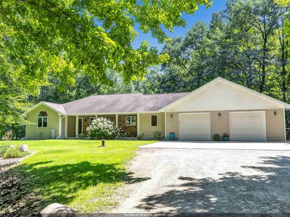 7944 Oak Ridge Ct, Oconto Falls, WI 54154