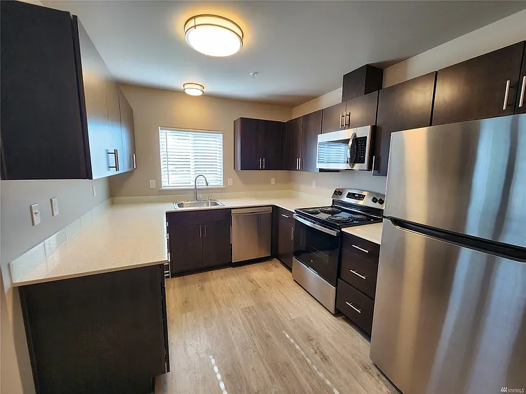 1039 Cedar Ave #201 — Photo 4