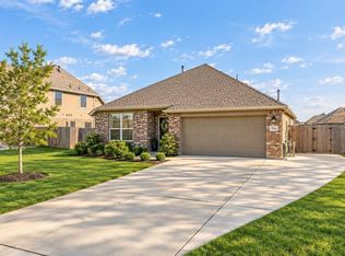 7106 Hillside Ave, Mont Belvieu, TX 77523