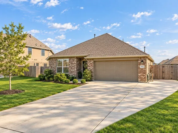 7106 Hillside Ave, Mont Belvieu, TX 77523