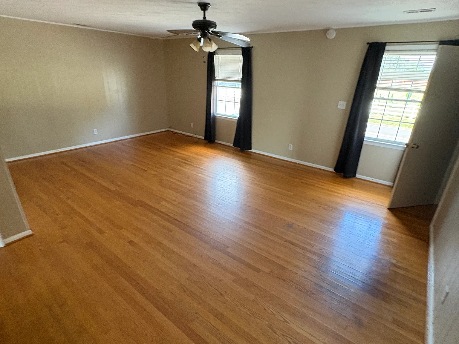2 bed, 1200 sqft, $1,200 — Photo 3