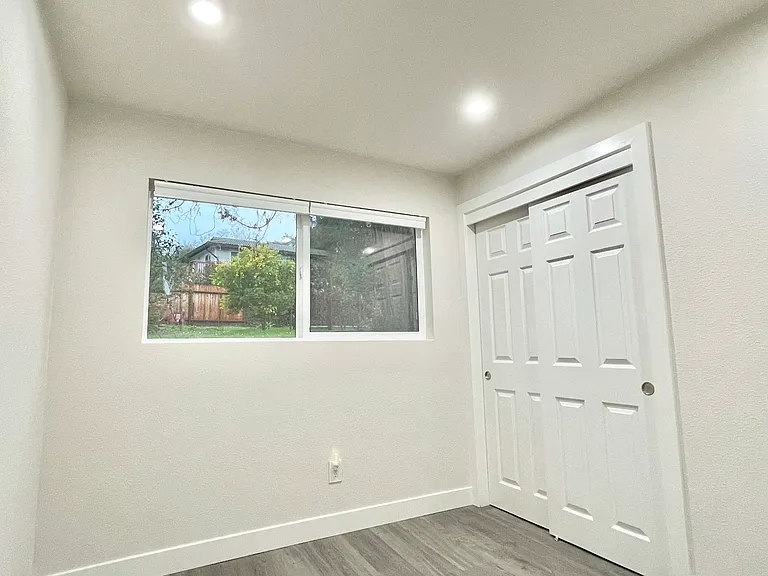 823 Golf Club Cir — Photo 30