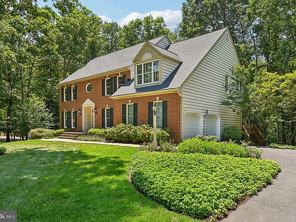3rd image of 903 Soaring Eagle Ct