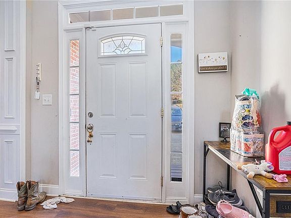 3rd image of 939 Redstone Rd