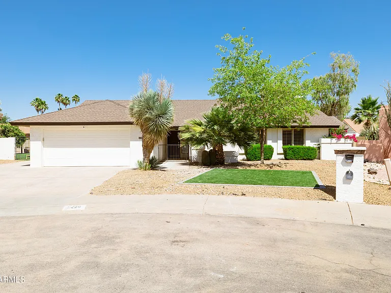 5226 E Kathleen Rd — Photo 2