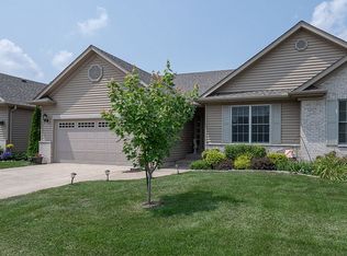 1372 Pinnacle Pines Ct, Bettendorf, IA 52722