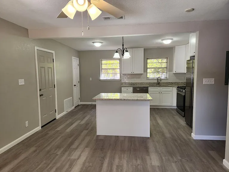 503 W Griffith Ave — Photo 10