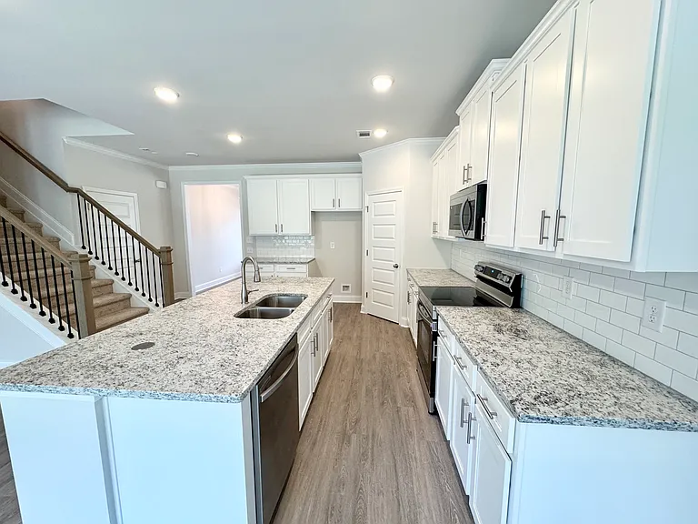 7368 Rocklin Ln — Photo 6