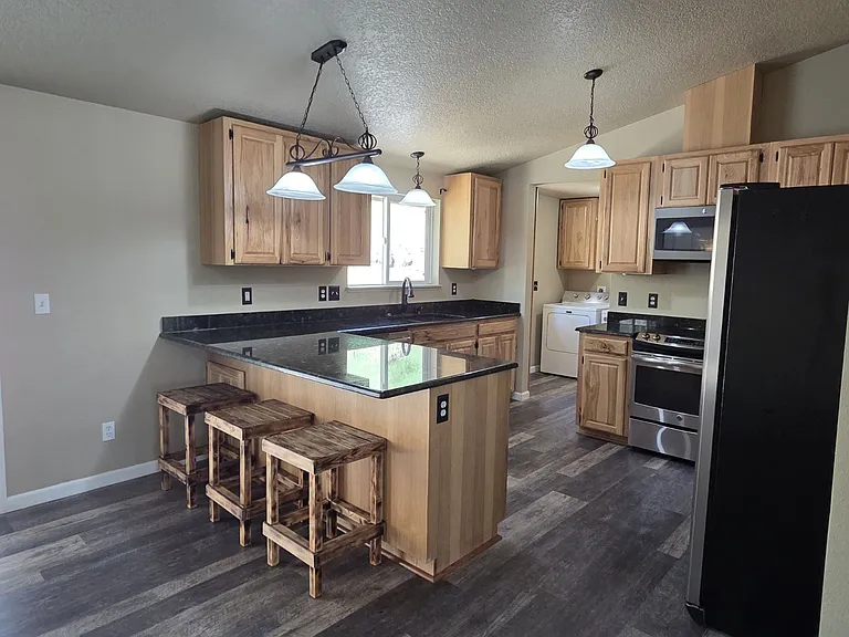 941 Colonial Rd — Photo 8
