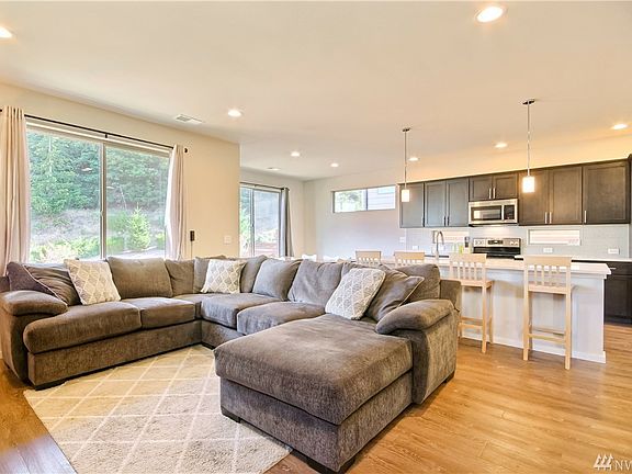 4th image of 8281 31st Street Ct E