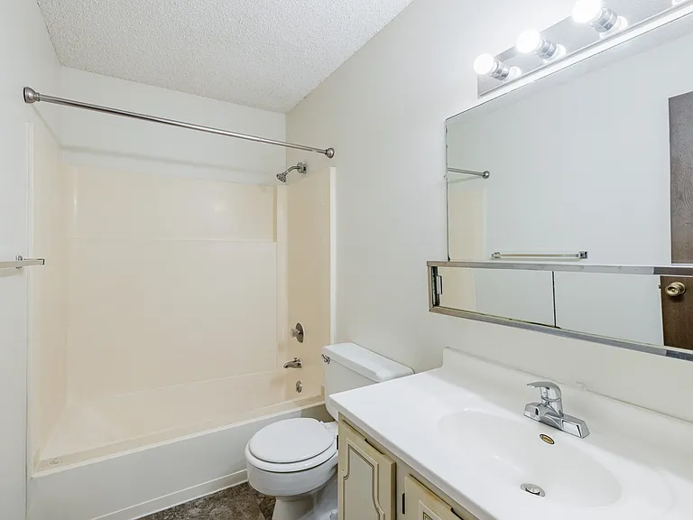 2209 D St — Photo 16