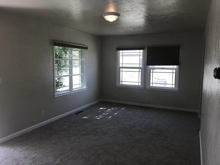 225 S Bailey St — Photo 3