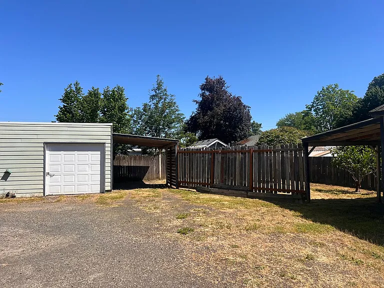 555 W Grant St — Photo 10