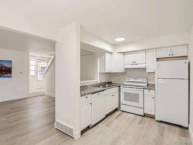 2612 S Xanadu Way #A — Photo 8