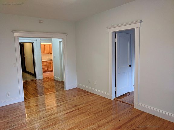 2nd image of 35 Orkney Rd APT 2