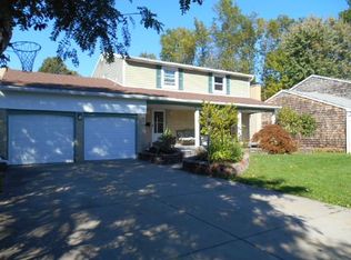 241 Cottonwood Dr, Williamsville, NY 14221