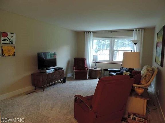 2nd image of 1249 Lakeshore Dr APT 129