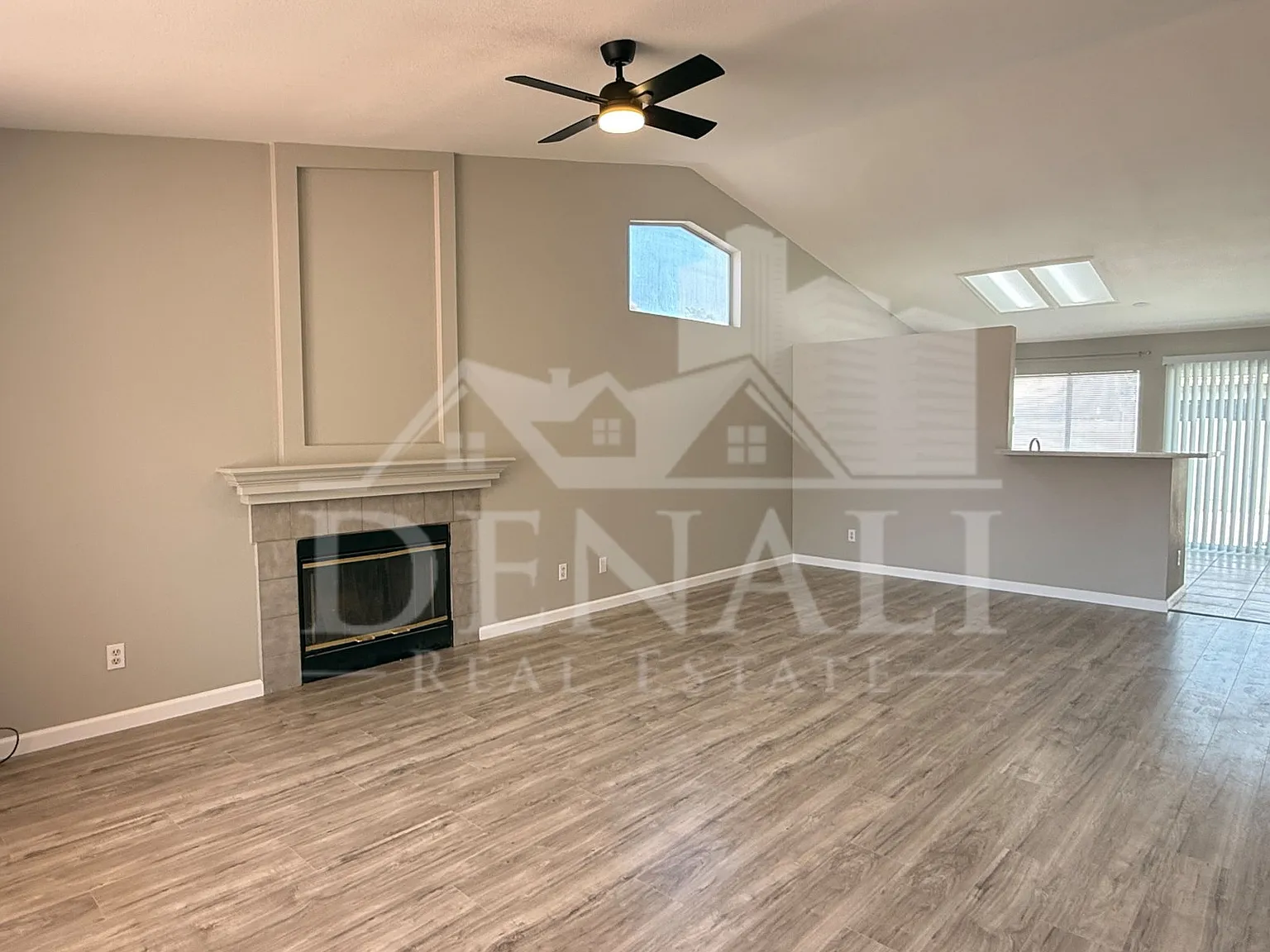 3 bed, 2.0 bath, 1440 sqft, $2,395 — Photo 3