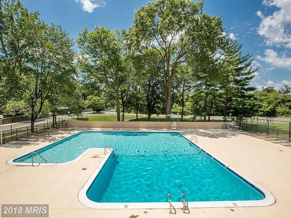 1st image of 1300 Army Navy Dr APT 326