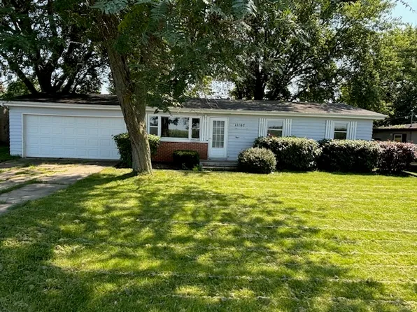 11167 E Fisher Rd, Rochelle, IL 61068