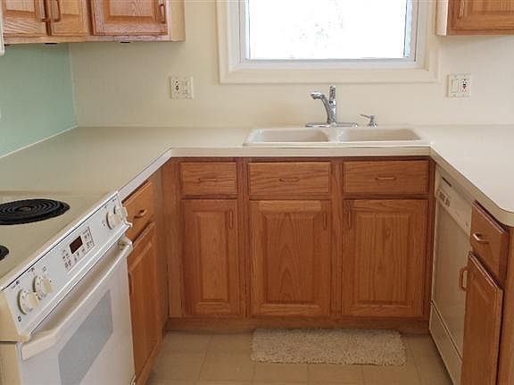 4th image of 2320 Darrow Dr