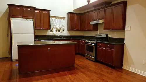 615 S Wilton Pl Photo 1